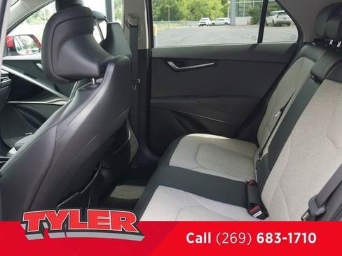 Used 2025 Kia Niro SX image 43