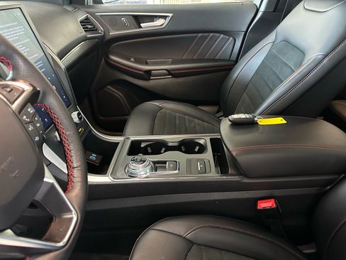 Used 2024 Ford Edge ST-Line w/ Class II Trailer Tow Package image 18