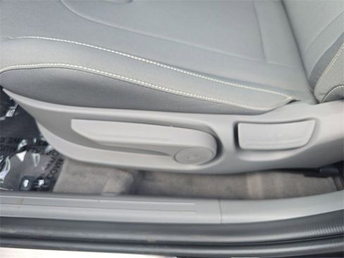 New 2025 Hyundai Elantra SEL image 12