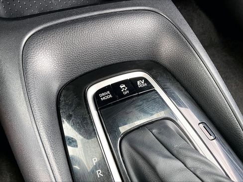 Used 2025 Toyota Corolla LE FWD image 30