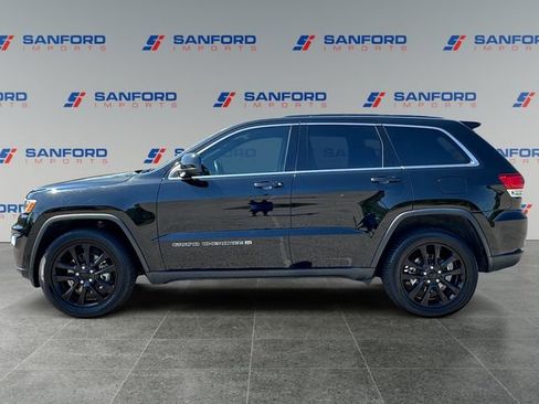 Used 2022 Jeep Grand Cherokee Laredo X AWD/4WD image 2