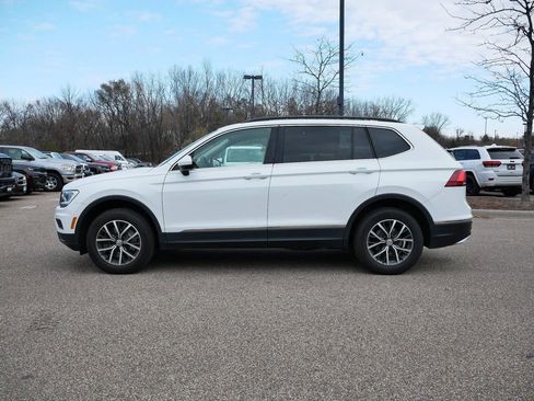 Used 2020 Volkswagen Tiguan SE w/ Panoramic Sunroof Package image 44