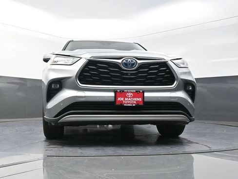 Used 2021 Toyota Highlander Platinum AWD/4WD image 32