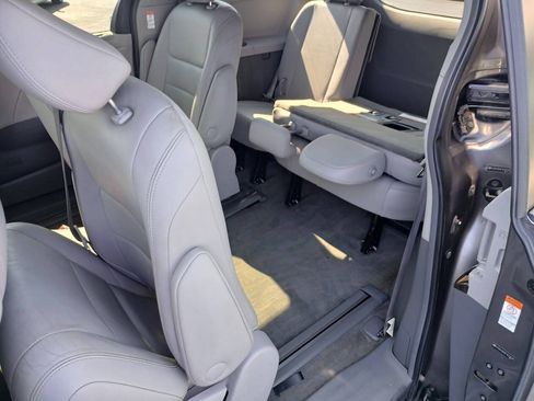 Used 2015 Toyota Sienna XLE Premium FWD image 10