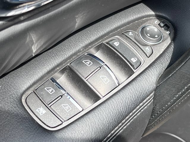 Used 2024 Nissan Armada SL w/ Captain's Chairs Package AWD/4WD image 18