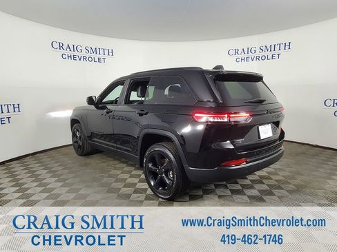 Used 2024 Jeep Grand Cherokee Altitude image 3