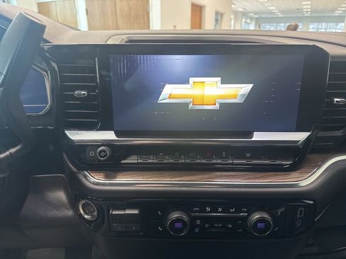 Used 2025 Chevrolet Silverado 1500 LT w/ Work Truck Package AWD/4WD image 5