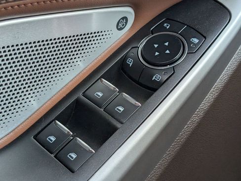 Used 2024 Ford Explorer King Ranch w/ Technology Package RWD image 24
