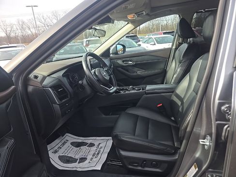 Used 2023 Nissan Rogue SV w/ SV Premium B Package image 9