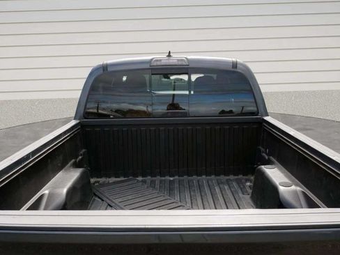 Used 2020 Toyota Tacoma TRD Off-Road w/ Technology Package AWD/4WD image 10