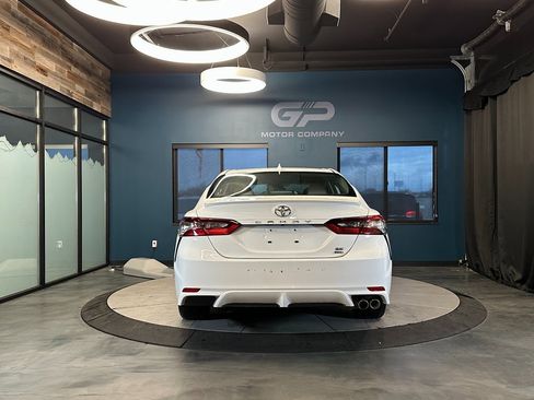 Used 2022 Toyota Camry SE image 4