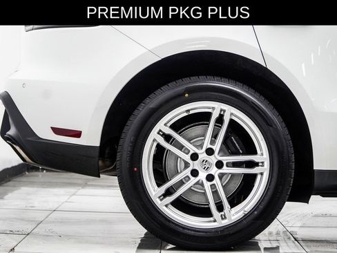 Used 2023 Porsche Macan AWD/4WD image 9
