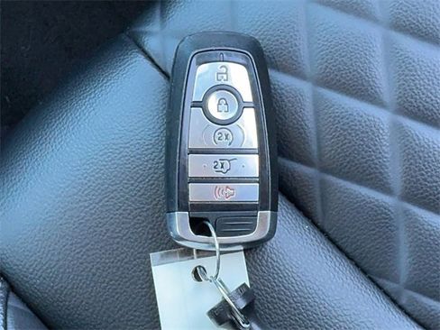 Used 2024 Ford Edge Titanium image 30