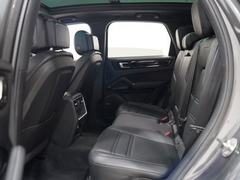 Used 2021 Porsche Cayenne AWD/4WD image 30