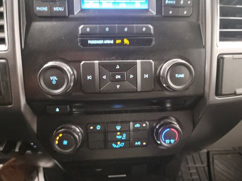 Used 2016 Ford F150 XLT w/ XTR Package image 28