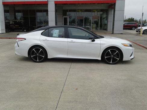 Used 2020 Toyota Camry XSE image 8