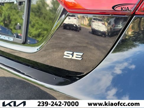 Used 2023 Toyota Camry SE FWD image 10