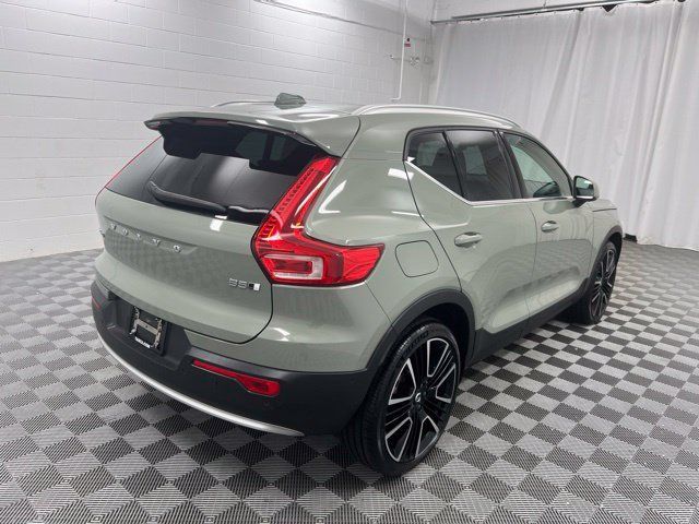 Certified 2023 Volvo XC40 B5 Ultimate w/ Protection Package Premier AWD/4WD image 5