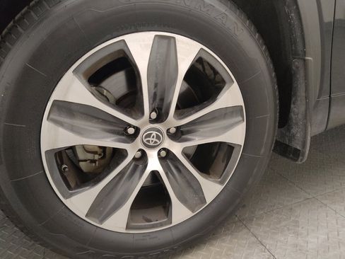 Used 2022 Toyota Highlander XLE image 31