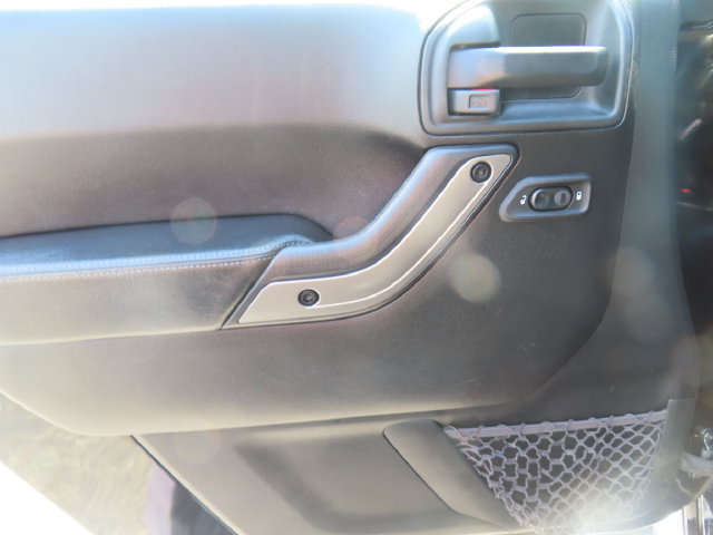Used 2018 Jeep Wrangler Unlimited Sahara AWD/4WD image 11