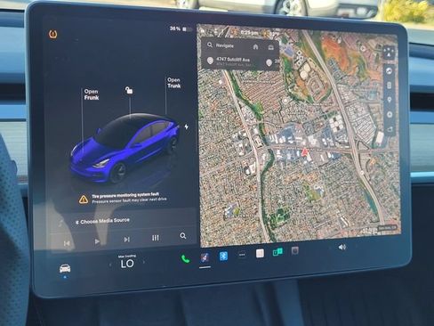 Used 2023 Tesla Model 3 Standard Range RWD image 9