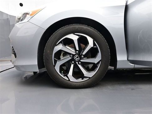 Used 2017 Honda Accord EX-L image 6