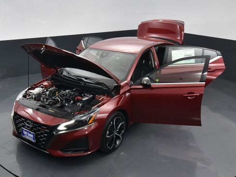 Certified 2025 Nissan Altima 2.5 SR image 40