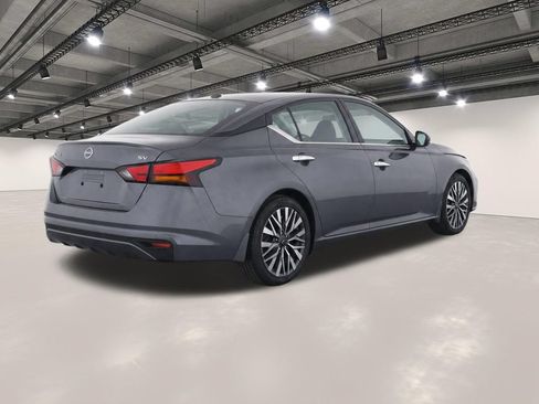 Used 2024 Nissan Altima 2.5 SV FWD image 4