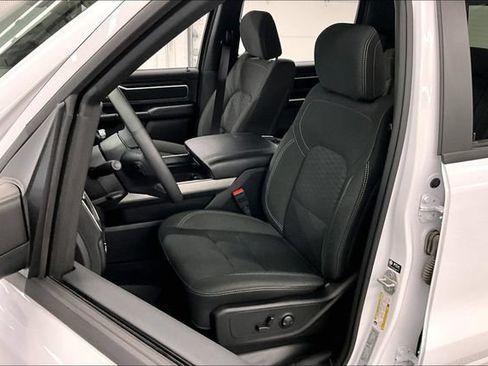Used 2025 RAM 1500 Big Horn AWD/4WD image 23