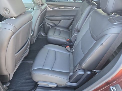 Used 2022 Cadillac XT6 Sport w/ Technology Package image 18