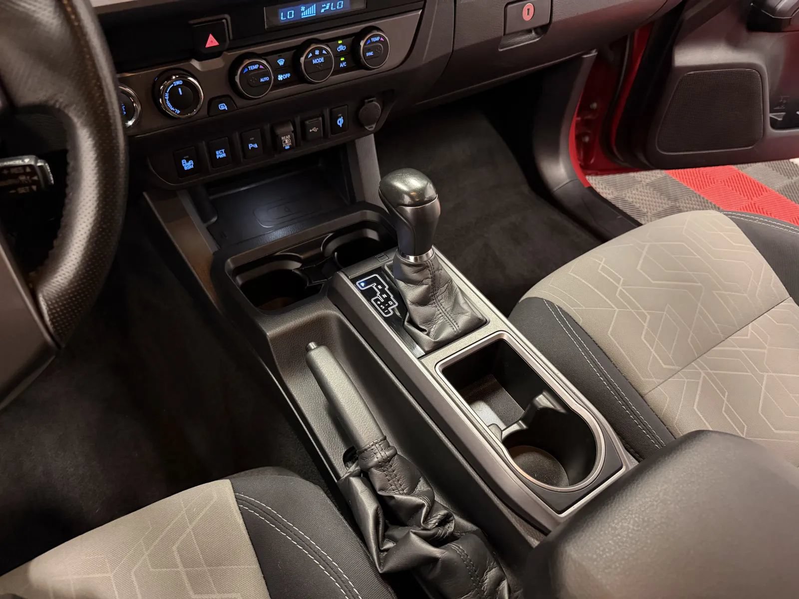 Used 2021 Toyota Tacoma TRD Off-Road w/ Technology Package AWD/4WD image 34