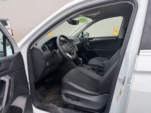 Used 2022 Volkswagen Tiguan SE image 11