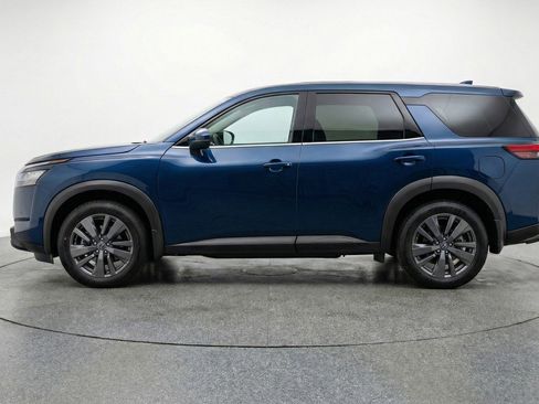 Used 2025 Nissan Pathfinder SV image 5