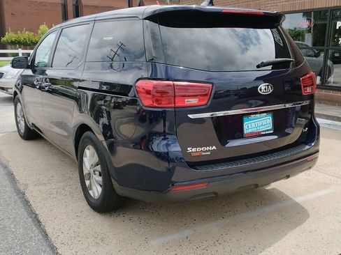 Used 2021 Kia Sedona LX FWD image 2