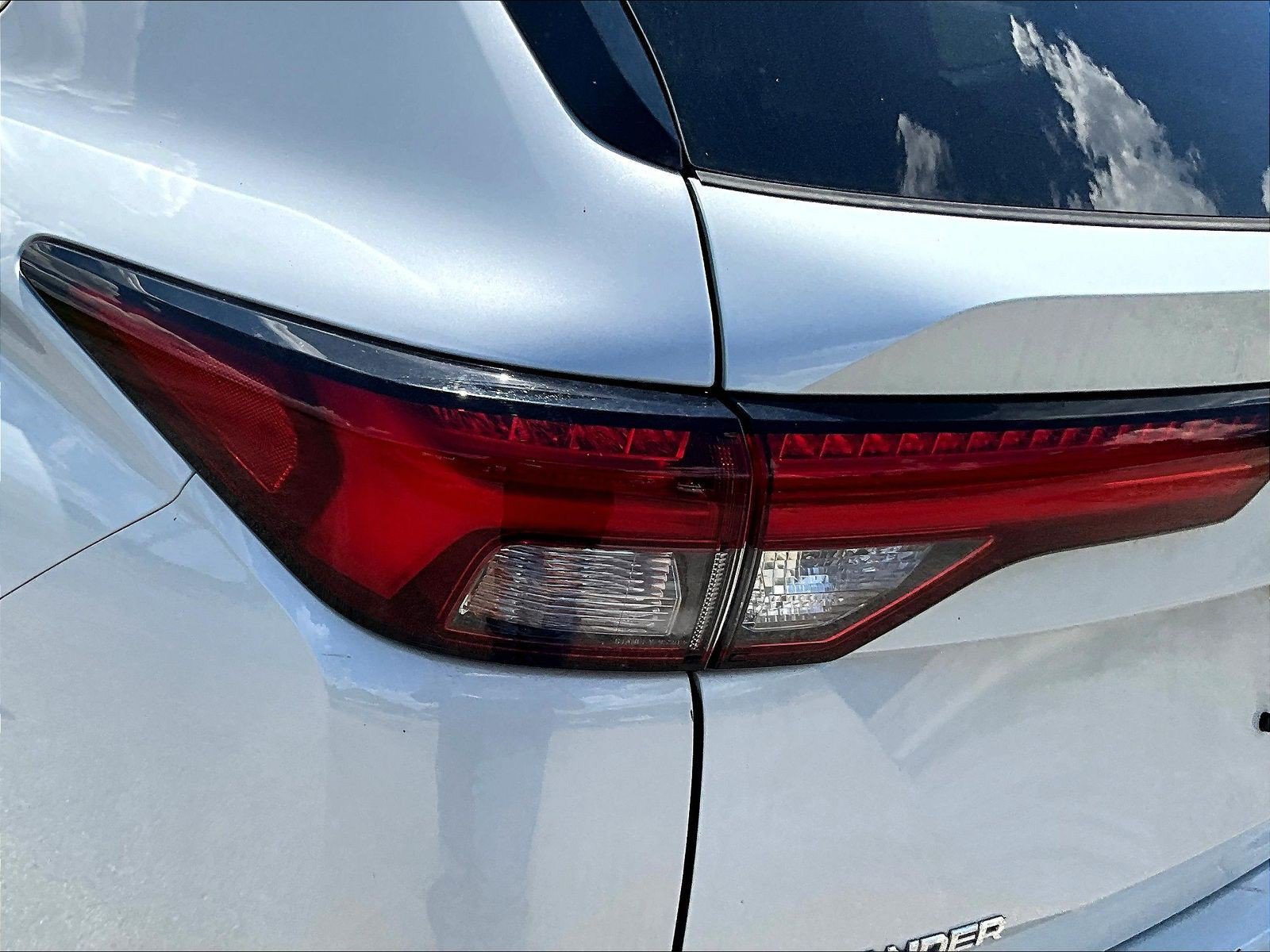 Used 2024 Mitsubishi Outlander SE AWD/4WD image 23