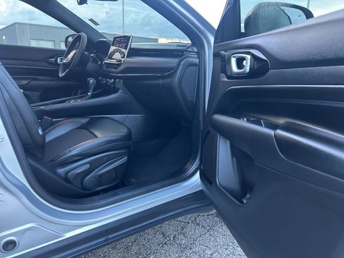 Used 2025 Jeep Compass Latitude w/ Altitude Special Edition image 16