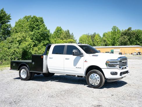 Used 2026 RAM 4500 4x4 Crew Cab DRW w/ Laramie Trim Package image 11