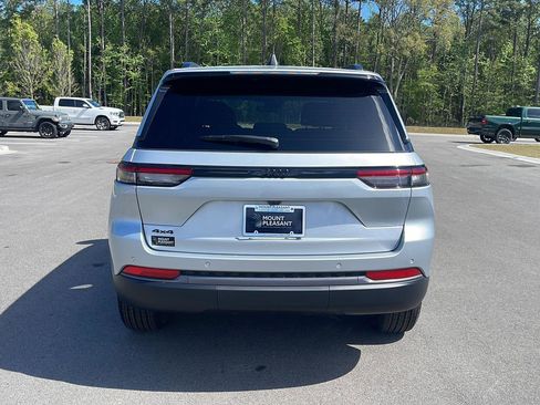 New 2026 Jeep Grand Cherokee Altitude AWD/4WD image 6