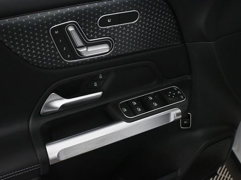 New 2026 Mercedes-Benz GLB 250 image 8