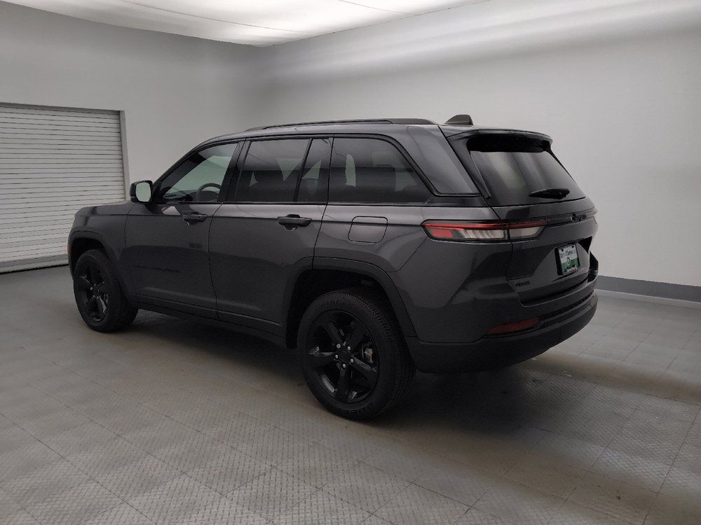 Used 2023 Jeep Grand Cherokee Altitude AWD/4WD image 3