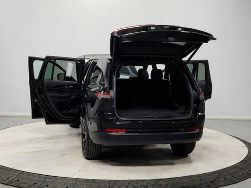 Used 2024 Jeep Grand Cherokee Altitude image 14