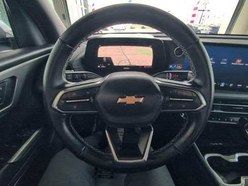 Used 2025 Chevrolet Traverse LT image 29