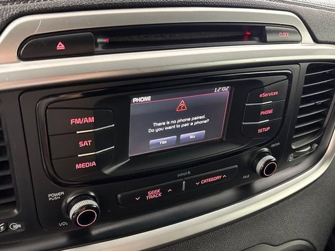 Used 2016 Kia Sorento FWD image 29