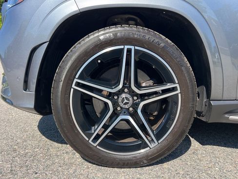Used 2022 Mercedes-Benz GLS 450 4MATIC image 11