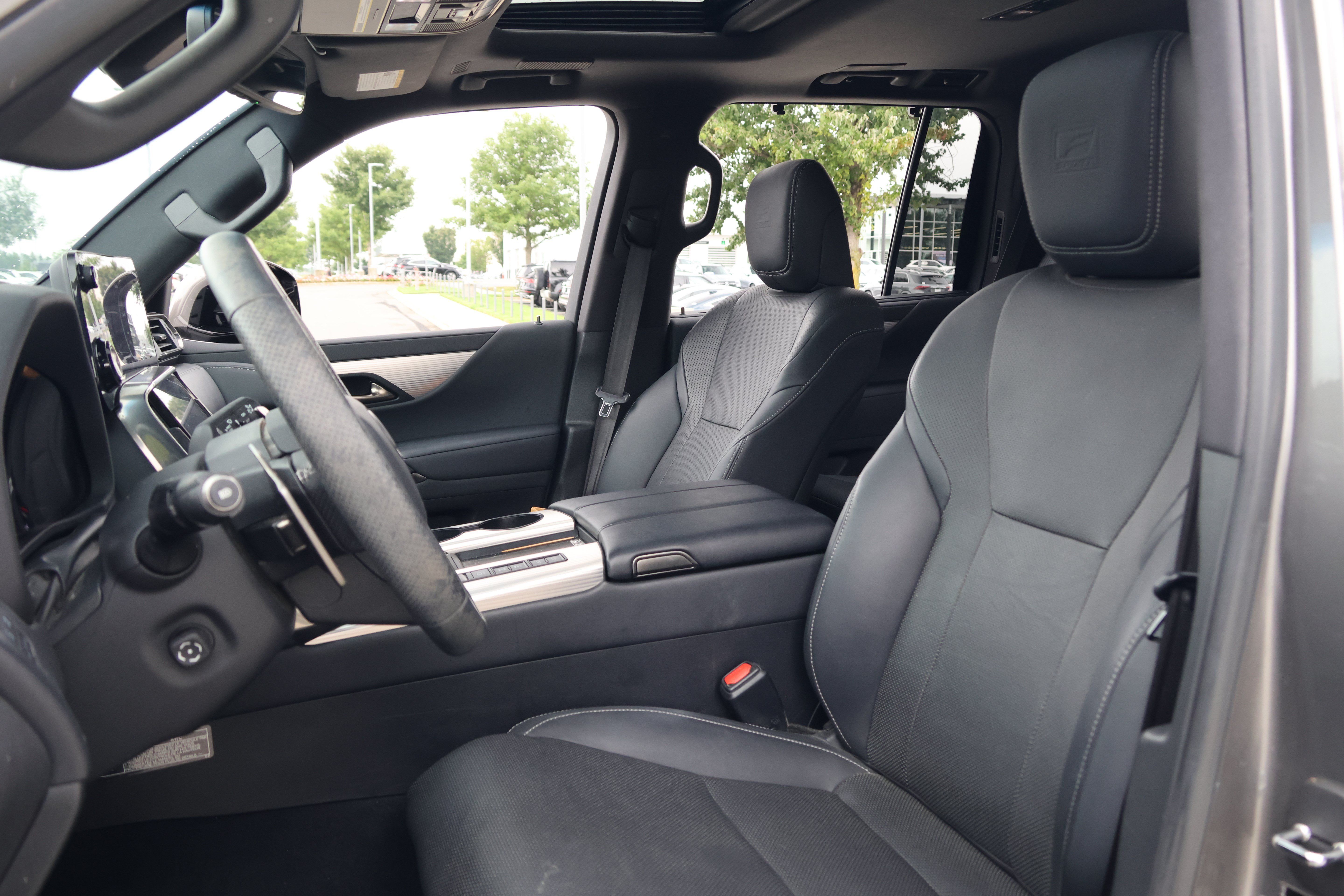 Used 2023 Lexus LX 600 F Sport w/ Accessory Package (Z1) AWD/4WD image 33