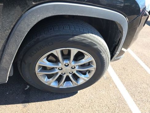 Used 2019 Jeep Cherokee Latitude Plus image 4