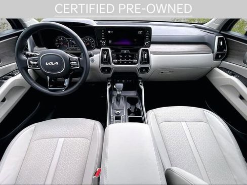 Used 2022 Kia Sorento EX w/ Panoramic Sunroof Package image 14