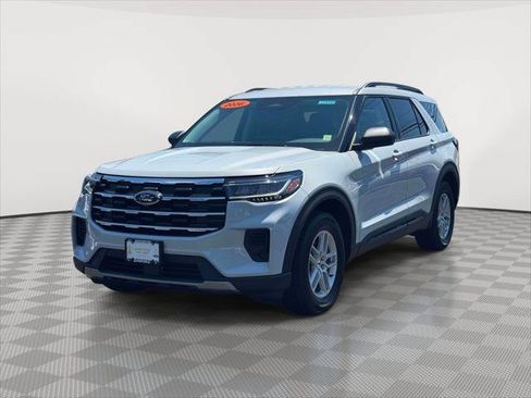Used 2026 Ford Explorer Active AWD/4WD image 3
