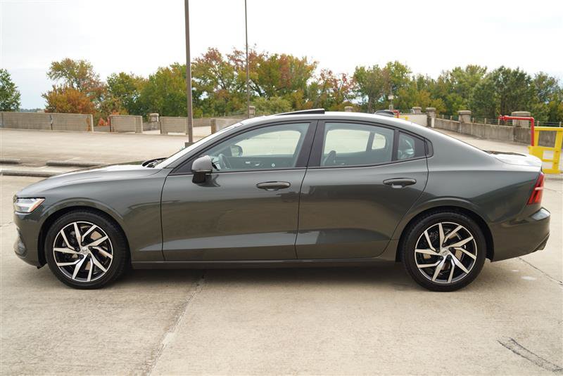 Used 2020 Volvo S60 T6 Momentum AWD/4WD image 3