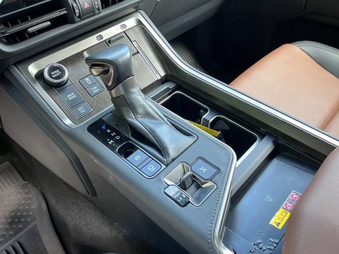 Used 2024 Lexus GX 550 w/ Accessory Package (2T) AWD/4WD image 19